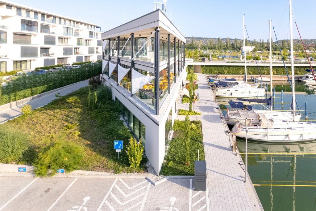 YPSILON YACHT CLUB